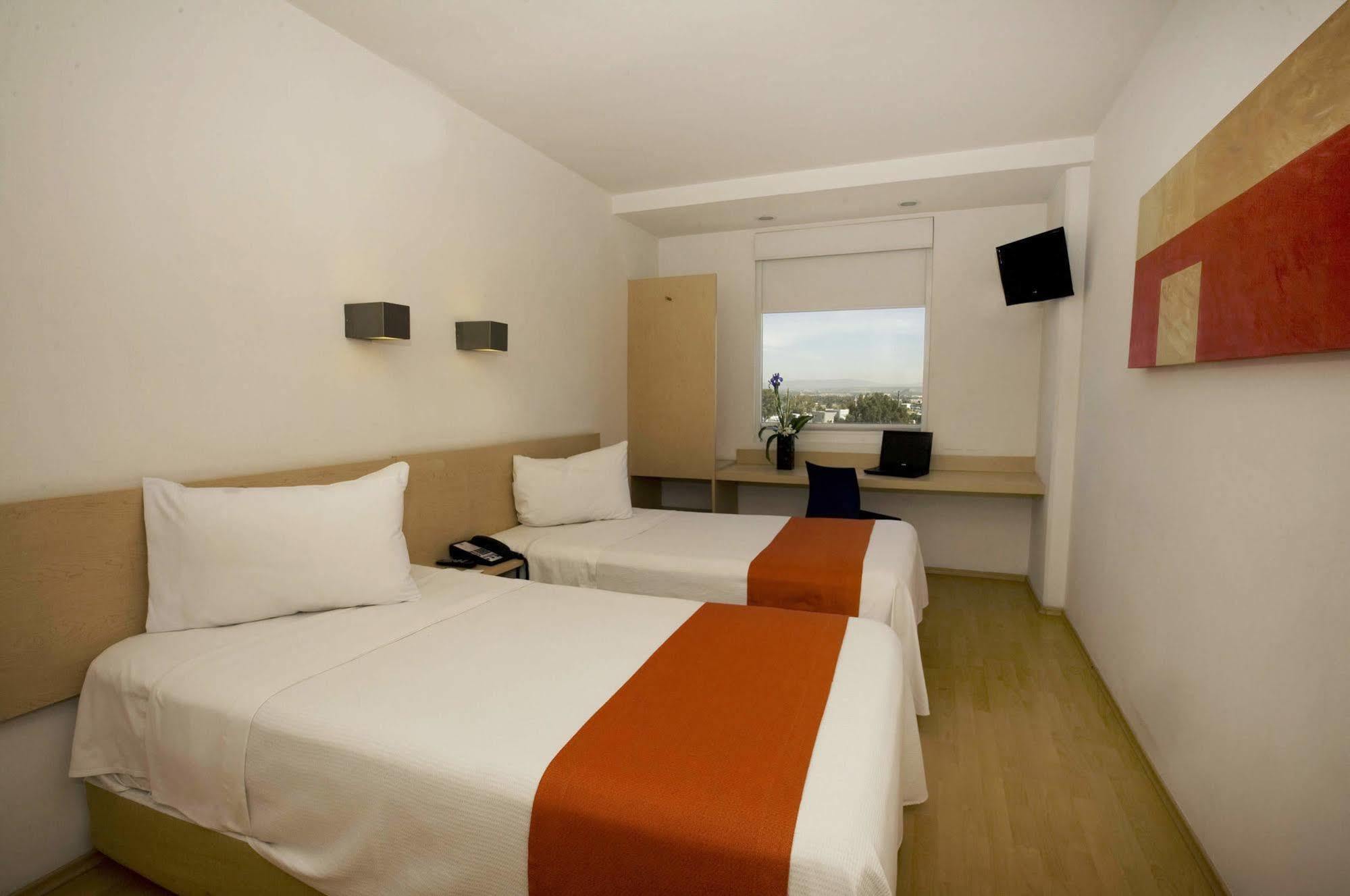 One Queretaro Plaza Galerias Hotel Buitenkant foto